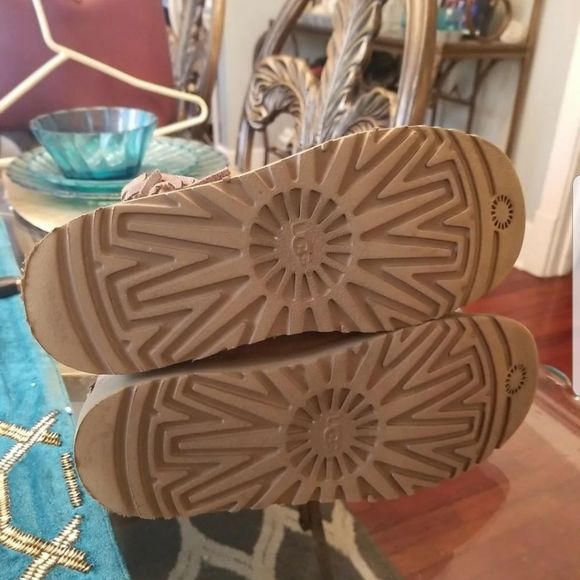 Ugg Australia Cindy Sand Suede Shearling Lined Studded Booties Tassels Girl Sz 4 - Picture 7 of 11
